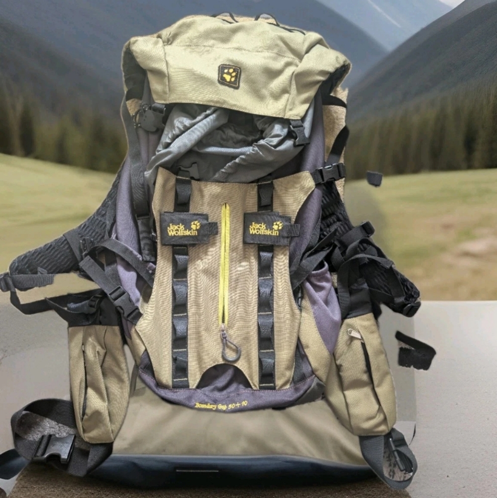 Jack Wolfskin Men's Hiking Backpack - Green and Gray